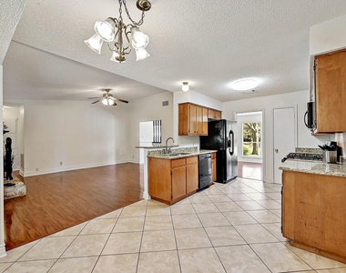 3707 Tarragona Ln - Photo Thumbnail 18