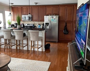 600 Grove Street - Photo Thumbnail 4