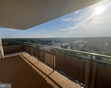1508 Barclay Towers - Photo Thumbnail 16