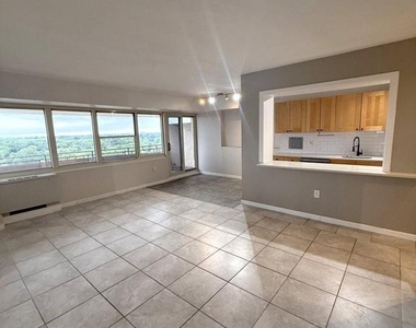 1508 Barclay Towers - Photo Thumbnail 8