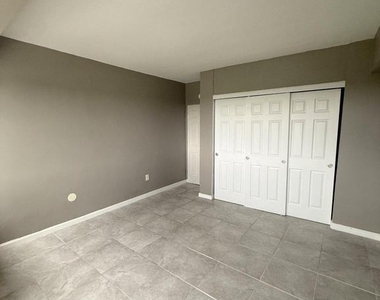 1508 Barclay Towers - Photo Thumbnail 12