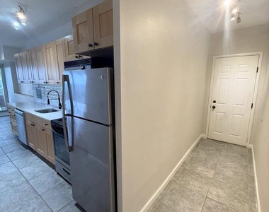 1508 Barclay Towers - Photo Thumbnail 7