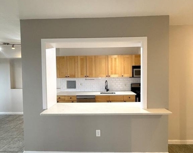 1508 Barclay Towers - Photo Thumbnail 3