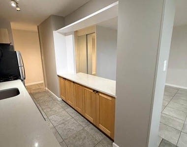1508 Barclay Towers - Photo Thumbnail 4