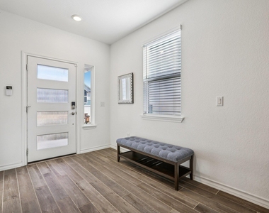 2903 Bronx Dr - Photo Thumbnail 3