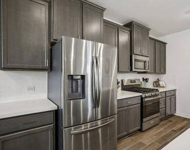 2903 Bronx Dr - Photo Thumbnail 14