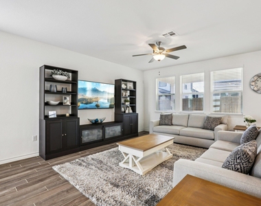 2903 Bronx Dr - Photo Thumbnail 5