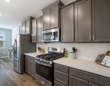 2903 Bronx Dr - Photo Thumbnail 17