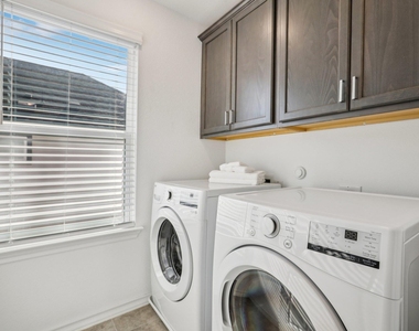 2903 Bronx Dr - Photo Thumbnail 21
