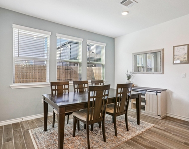2903 Bronx Dr - Photo Thumbnail 8