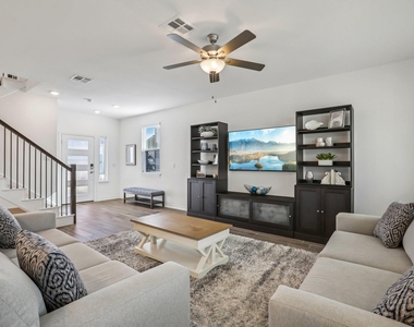 2903 Bronx Dr - Photo Thumbnail 4