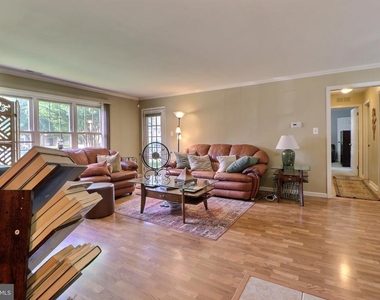 1807 Sedgefield Drive - Photo Thumbnail 9