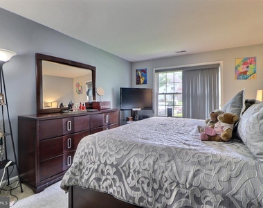 1807 Sedgefield Drive - Photo Thumbnail 18