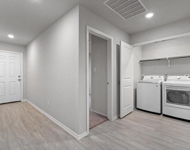 542 Blue Stem Rd - Photo Thumbnail 2