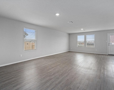 542 Blue Stem Rd - Photo Thumbnail 5