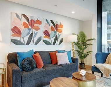 70 Rainey St - Photo Thumbnail 1