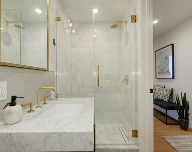 70 Rainey St - Photo Thumbnail 23