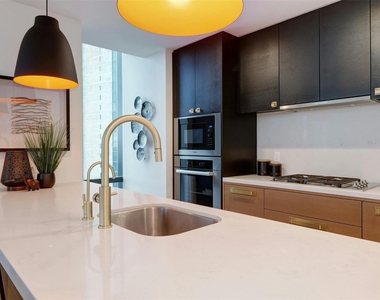 70 Rainey St - Photo Thumbnail 9