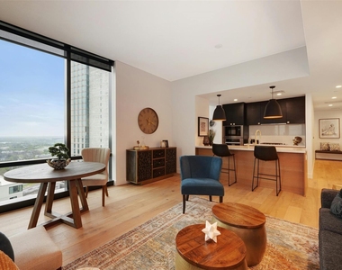 70 Rainey St - Photo Thumbnail 2