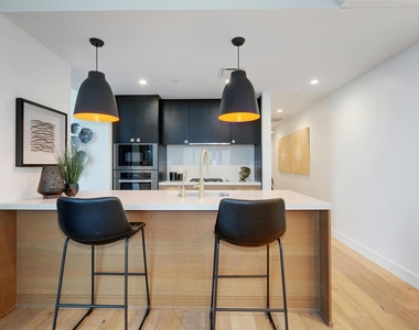 70 Rainey St - Photo Thumbnail 6