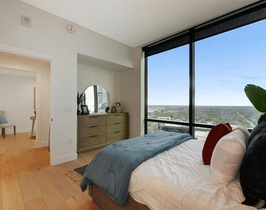 70 Rainey St - Photo Thumbnail 16