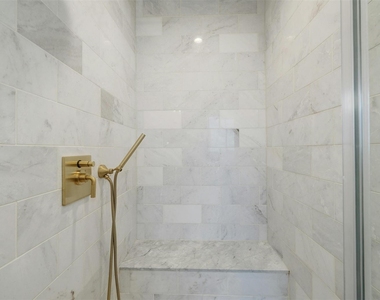 70 Rainey St - Photo Thumbnail 18