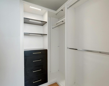 70 Rainey St - Photo Thumbnail 20