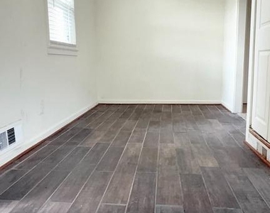2772 Iverson Street - Photo Thumbnail 2