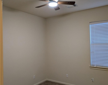 11400 W Parmer Ln - Photo Thumbnail 5