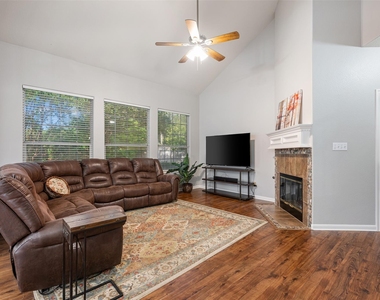 4435 Hunters Lodge Dr - Photo Thumbnail 9