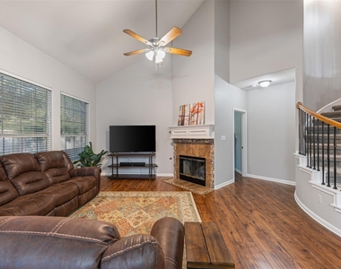 4435 Hunters Lodge Dr - Photo Thumbnail 12
