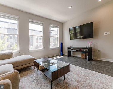 2503 Emerald Branch Drive - Photo Thumbnail 16