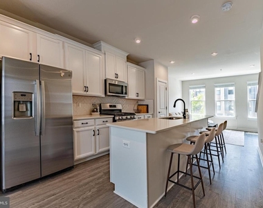 2503 Emerald Branch Drive - Photo Thumbnail 7