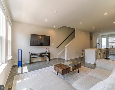 2503 Emerald Branch Drive - Photo Thumbnail 15