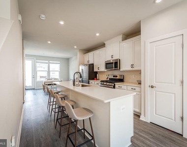 2503 Emerald Branch Drive - Photo Thumbnail 8
