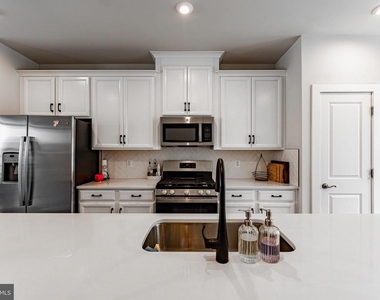 2503 Emerald Branch Drive - Photo Thumbnail 14
