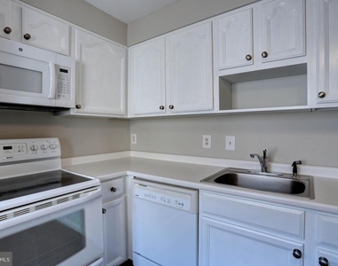 8906 Battery Place - Photo Thumbnail 14
