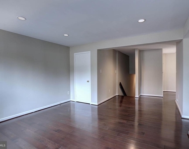 8906 Battery Place - Photo Thumbnail 8
