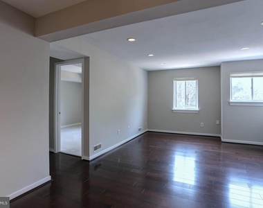 8906 Battery Place - Photo Thumbnail 11