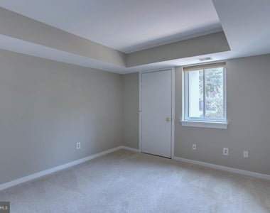 8906 Battery Place - Photo Thumbnail 3