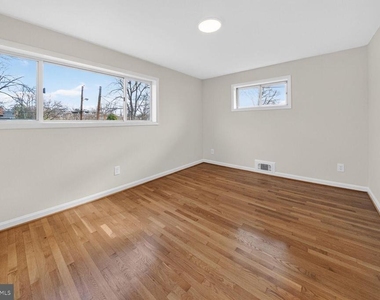 9902 Carnegie Terrace - Photo Thumbnail 8