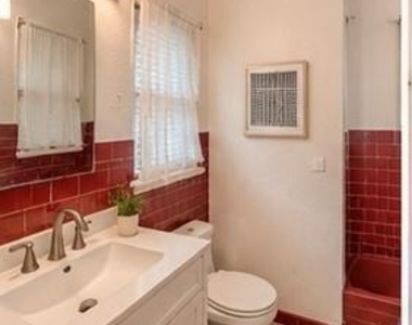 5332 Balcones Dr - Photo Thumbnail 16
