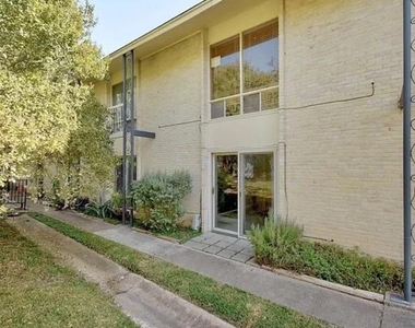 5332 Balcones Dr - Photo Thumbnail 4