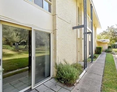 5332 Balcones Dr - Photo Thumbnail 3