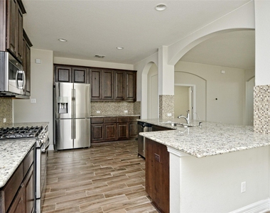 3724 Lunet Ring Way - Photo Thumbnail 7
