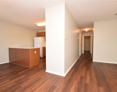 10811 Lanshire Dr - Photo Thumbnail 2