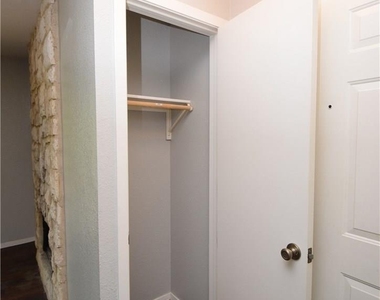 10811 Lanshire Dr - Photo Thumbnail 19