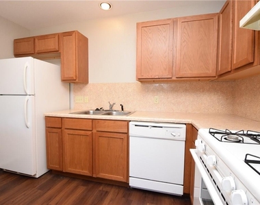 10811 Lanshire Dr - Photo Thumbnail 5