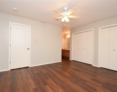 10811 Lanshire Dr - Photo Thumbnail 15