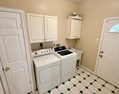 14605 Nadine Drive - Photo Thumbnail 10